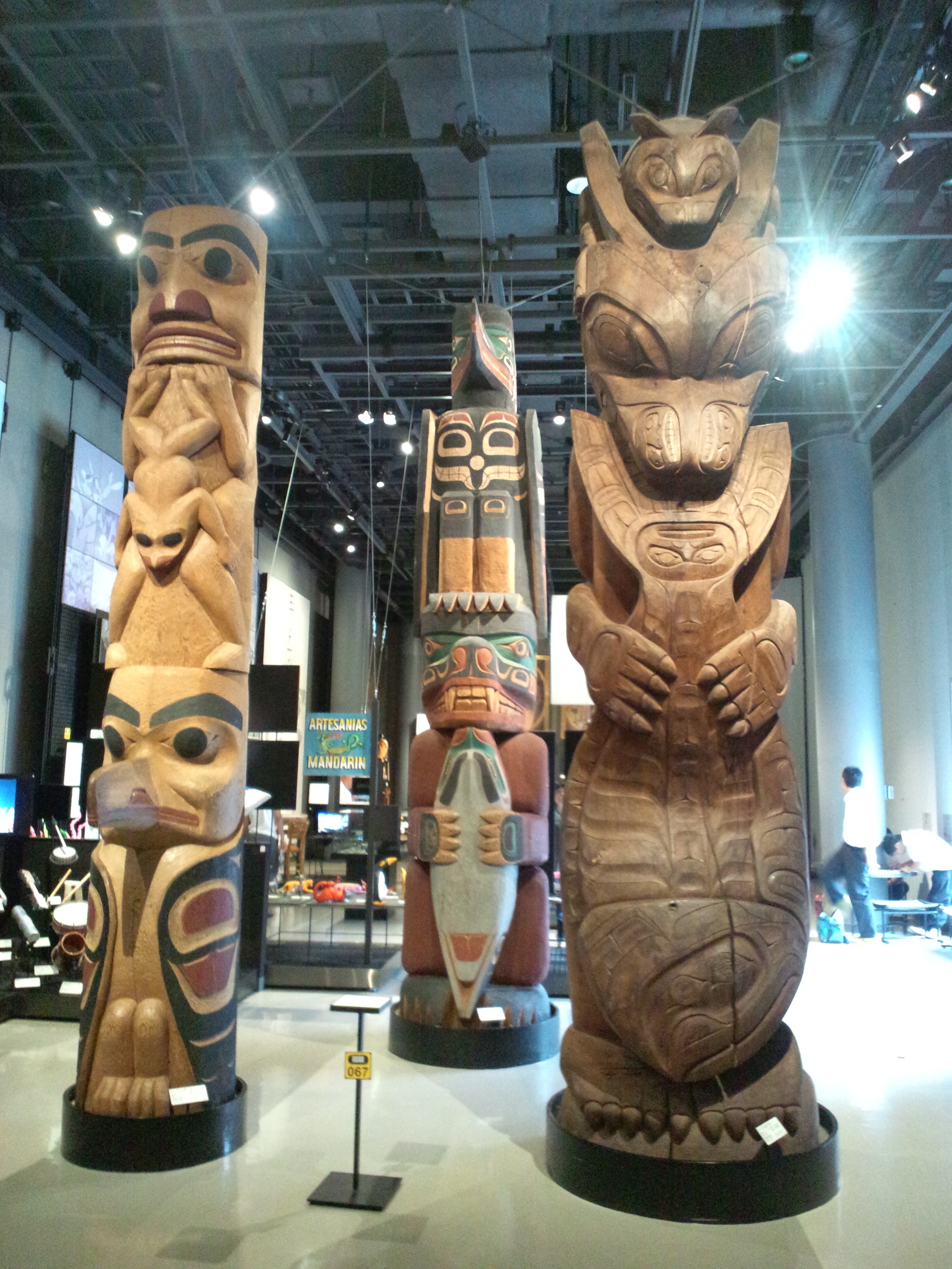 ファイル:National Museum of Ethnology, Osaka - Totem pole