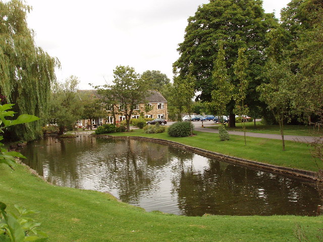 File:Nursing Home and pond, Saunderton - geograph.org.uk - 36946.jpg