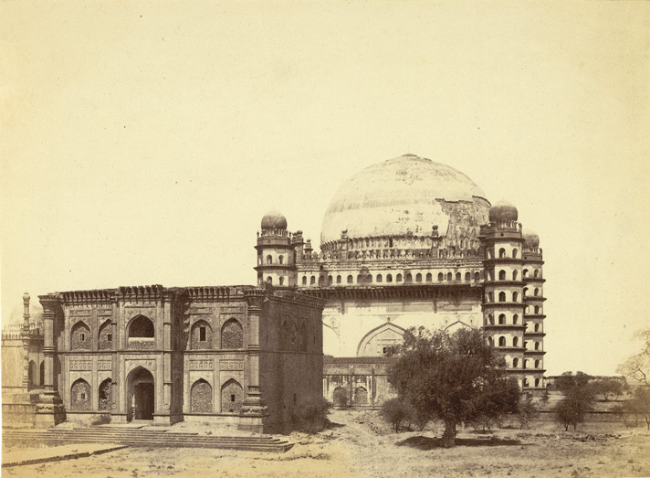 File:Old GolGumbaz 1890.jpg