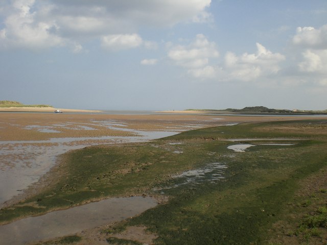 File:Overy Cockle Strand - geograph.org.uk - 554888.jpg