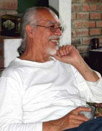 <span class="mw-page-title-main">Alfonso Quijada Urías</span> Salvadoran poet and author