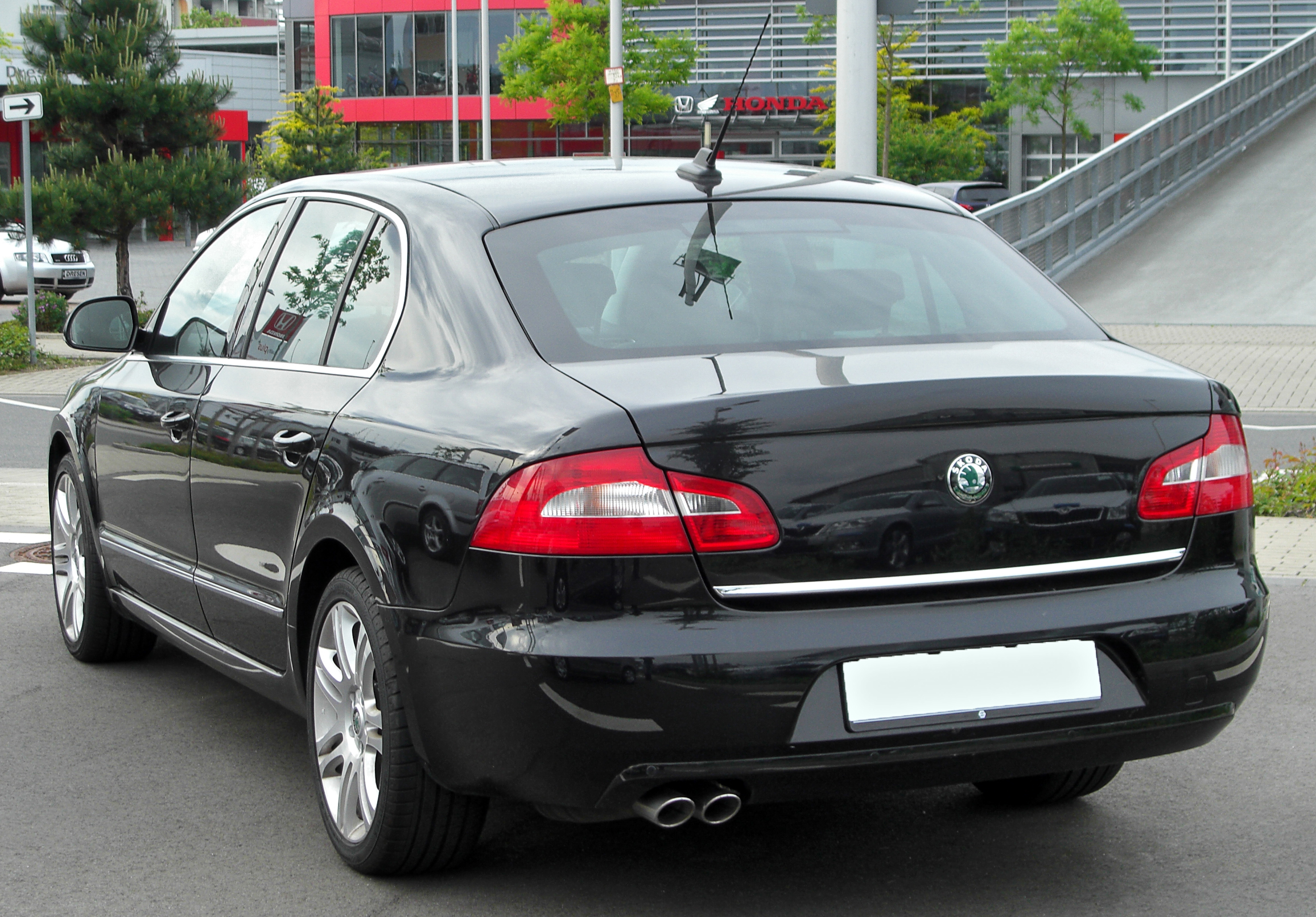 File:Skoda Superb II rear 20100529.jpg - Wikipedia