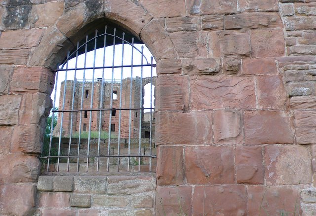 File:Strong Tower Kenilworth Castle - geograph.org.uk - 860729.jpg