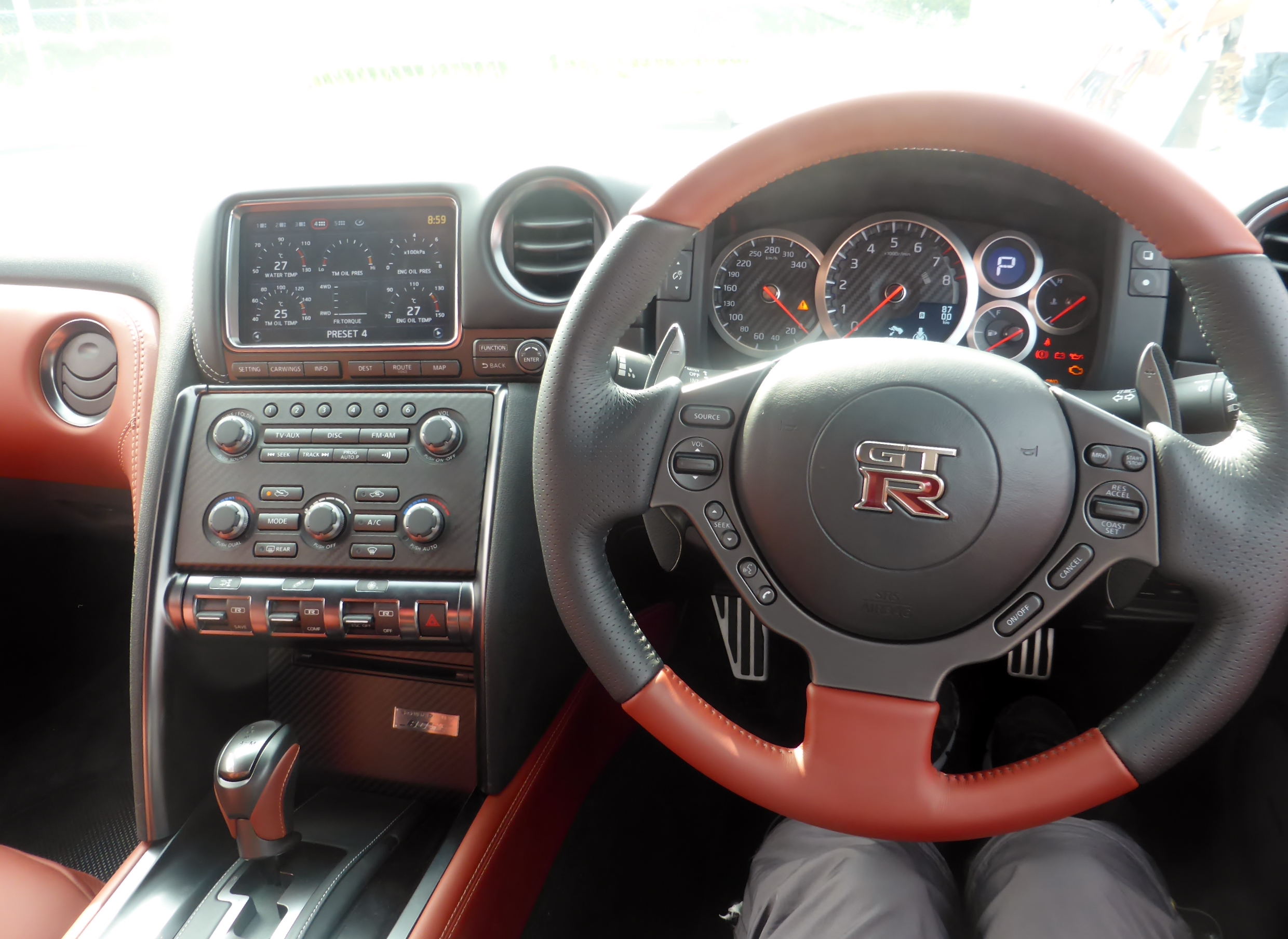 File The Interior Of Nissan Gt R Dba R35 My14 Jpg Wikimedia Commons