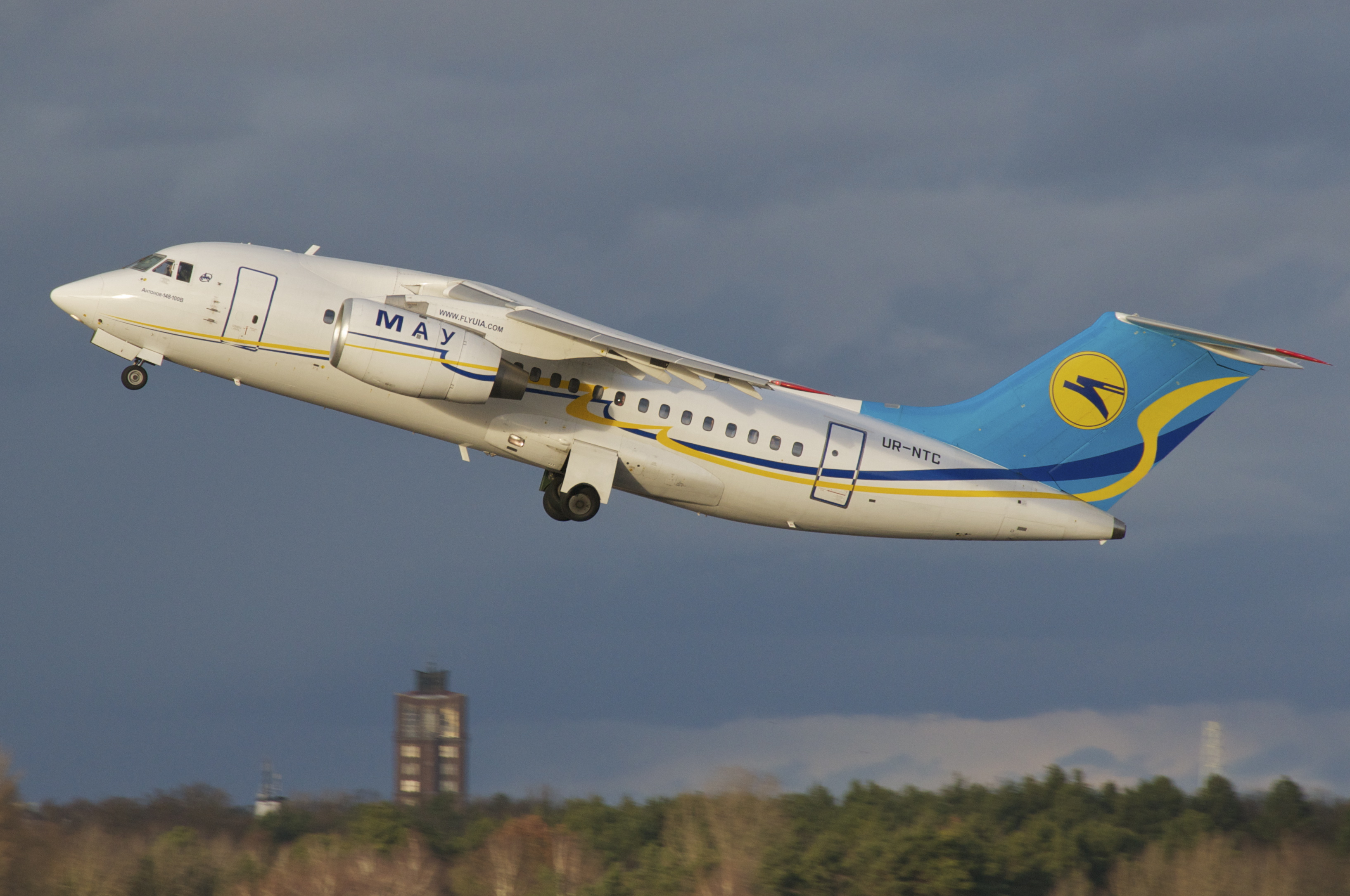 Самолеты украины. Antonov an-148. АН 148_158. АН-148 Украина. АН-158 самолёт.