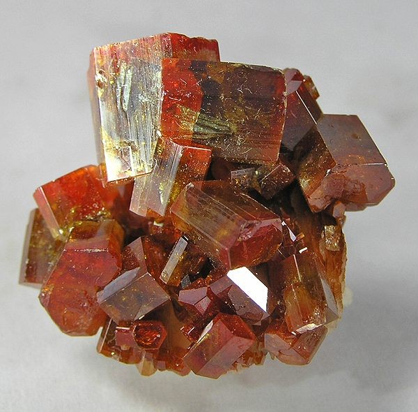 File:Vanadinite-120543.jpg