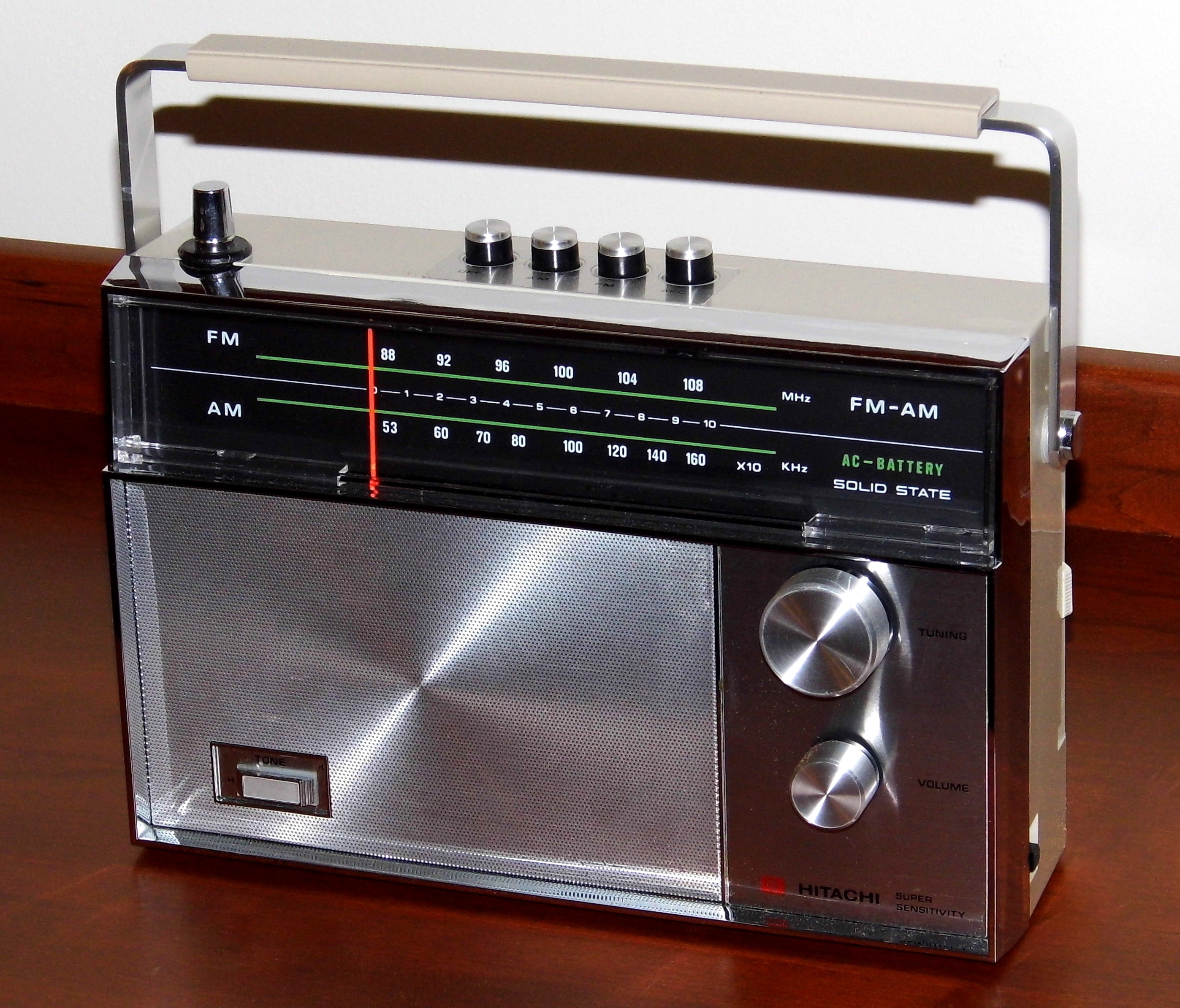 File:Vintage Hitachi Portable Transistor Radio, Model KH-1016H, FM