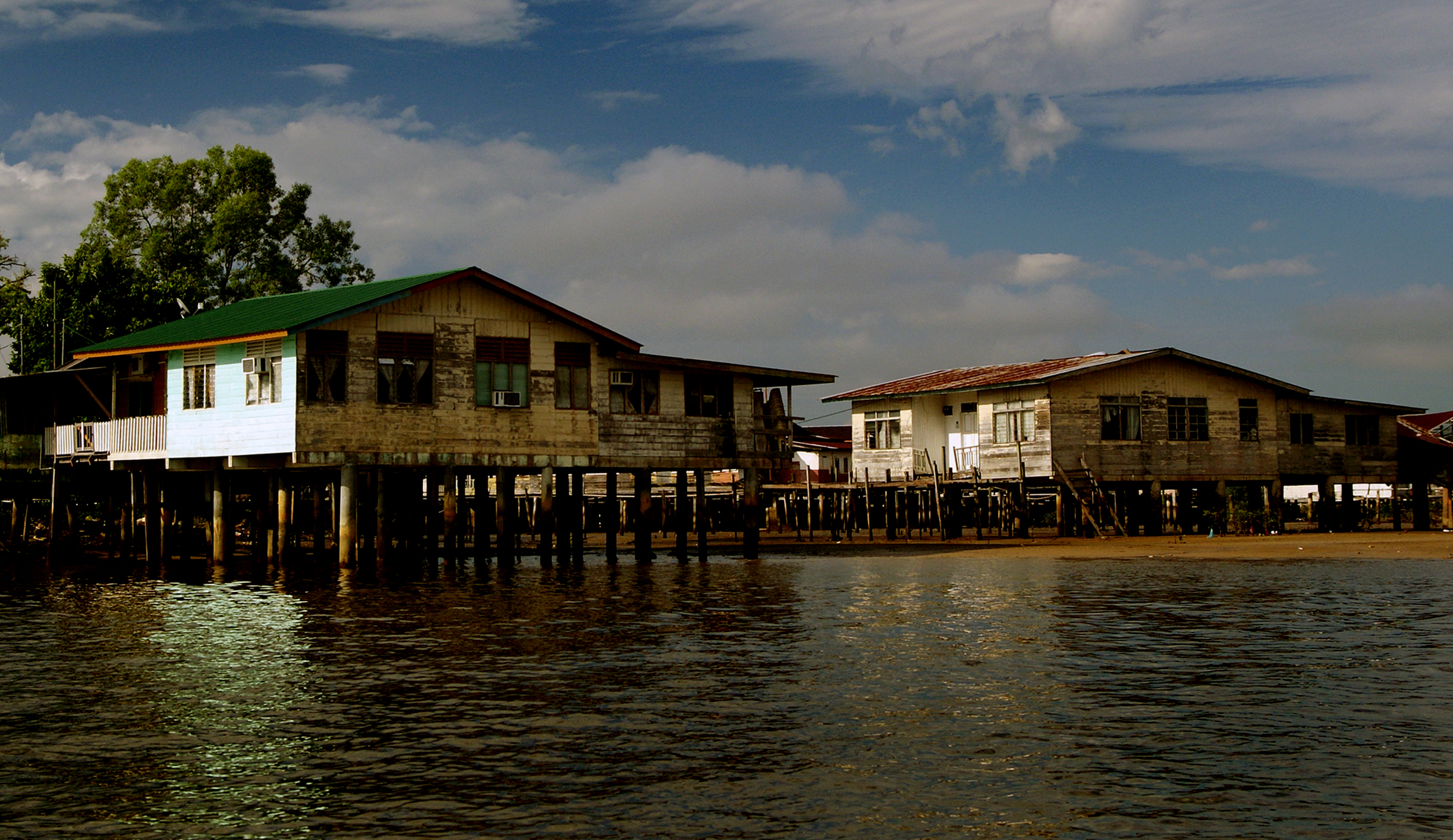 Water village. Док Хаус.