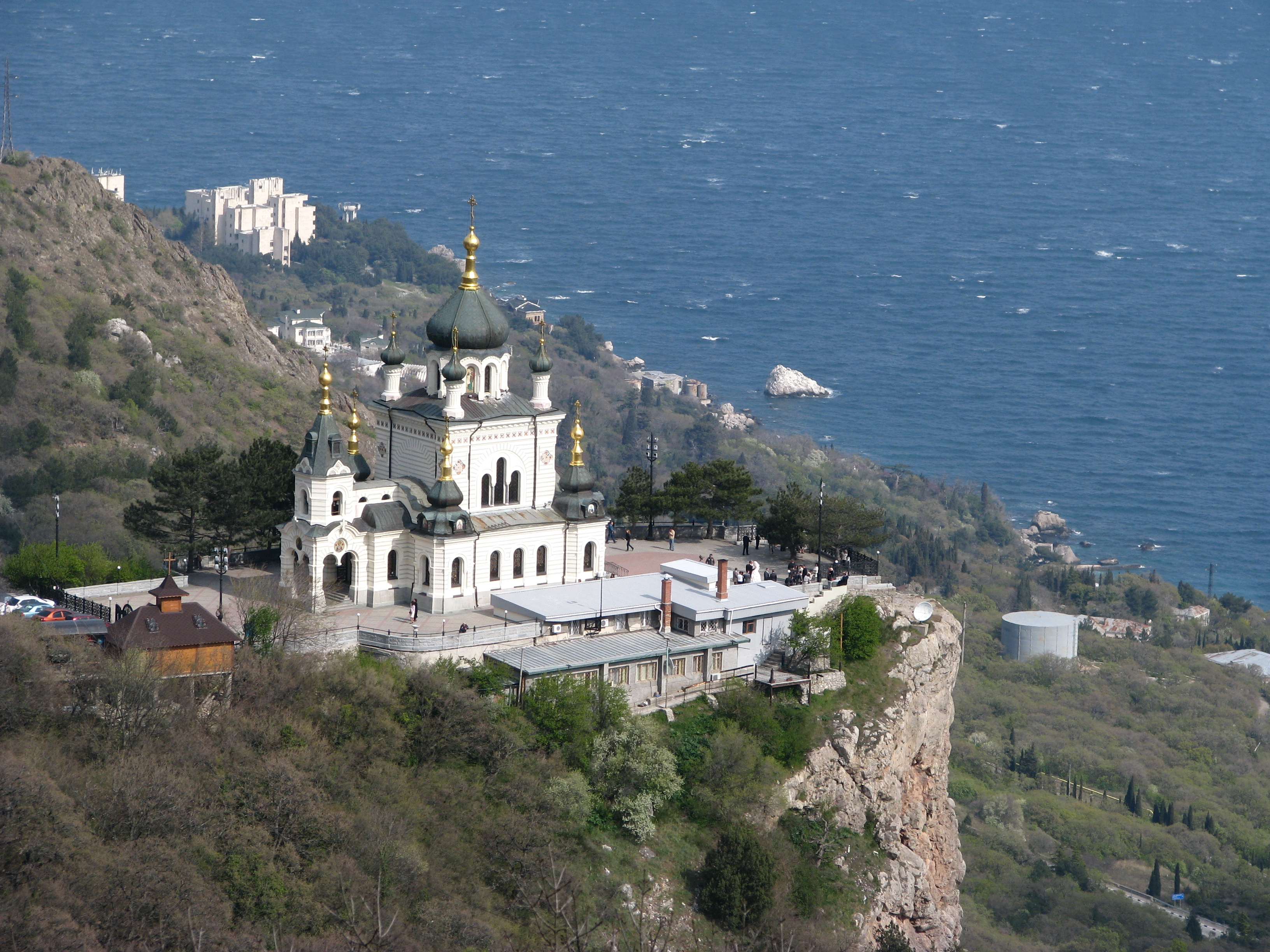 Байдарские ворота в крыму история. Форос Байдарские ворота. Форосская Церковь Байдарские ворота. Байдарский храм Ялта. Байдарские ворота в Крыму.