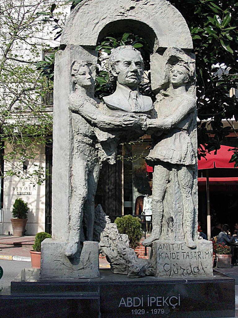 Abdi İpekçi Anıtı (2).JPG