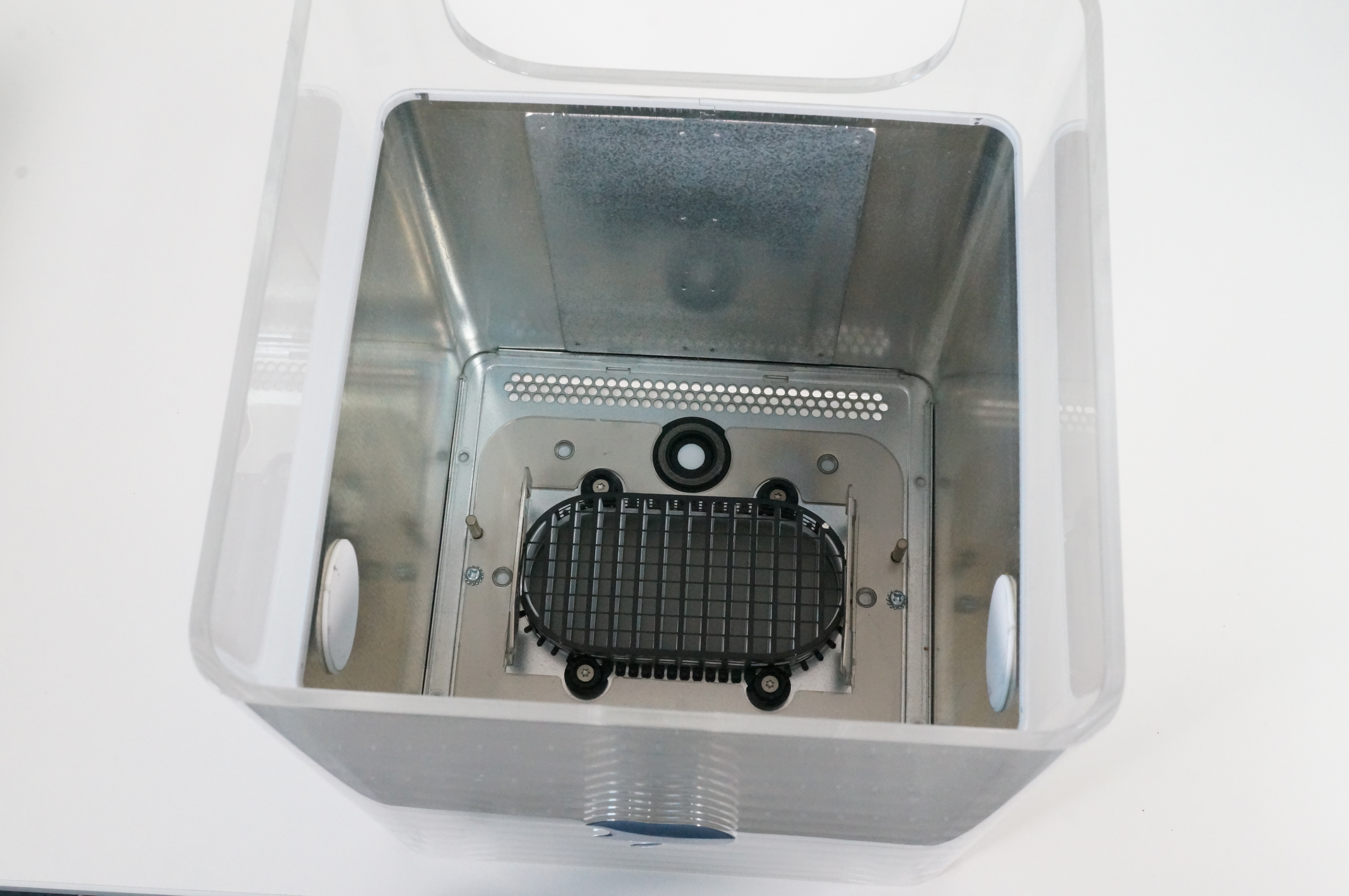 File:Apple Power Mac G4 Cube - Inside Case.jpg - Wikimedia Commons