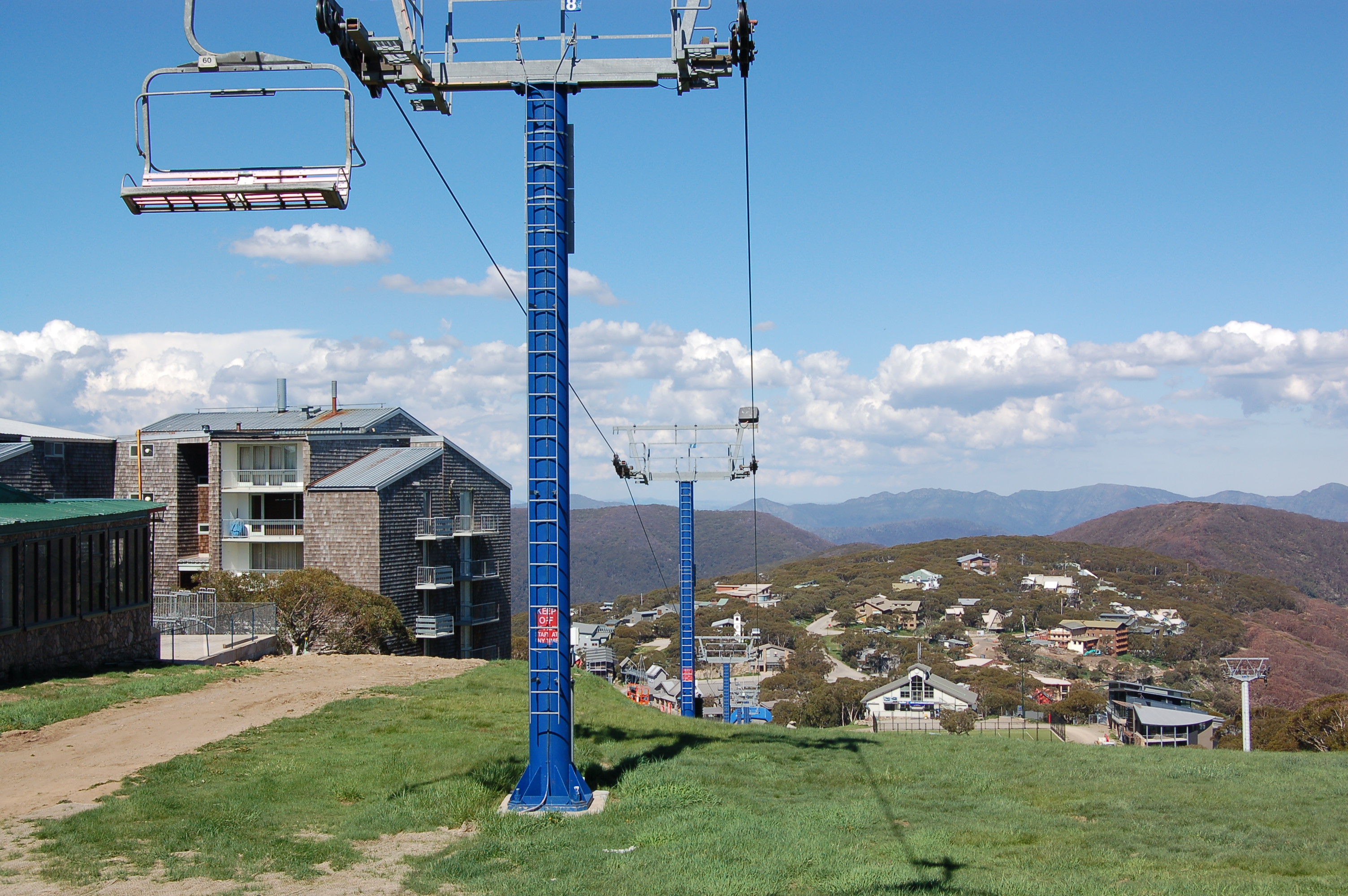 Blue_Bullet_chairlift,_Mount_Buller,_2007