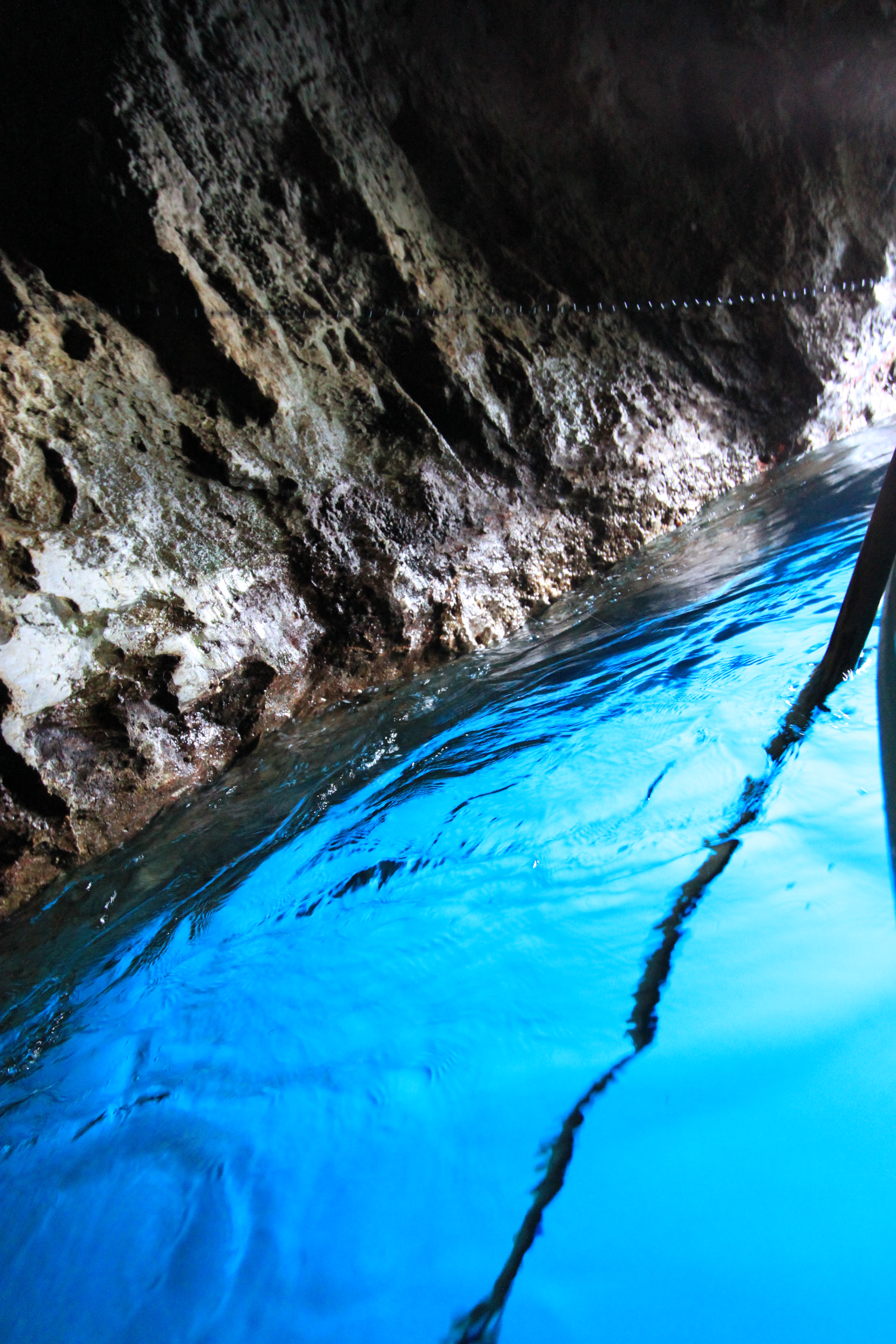 File:Blue Grotto, Capri, Italy.jpg - Wikipedia