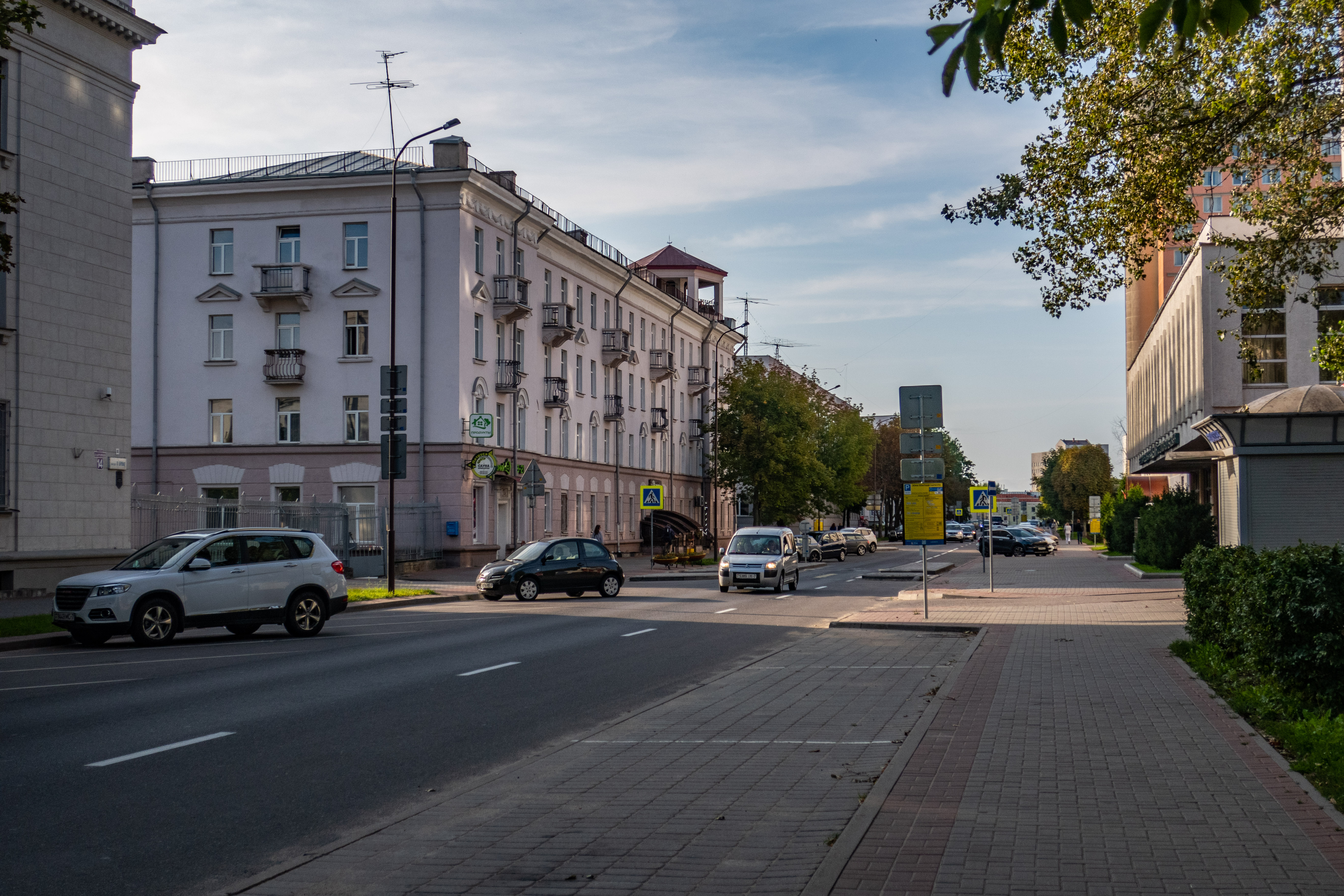 Минск п бровки. Минск улица Петруся бровки фото. Минск стрит фото.