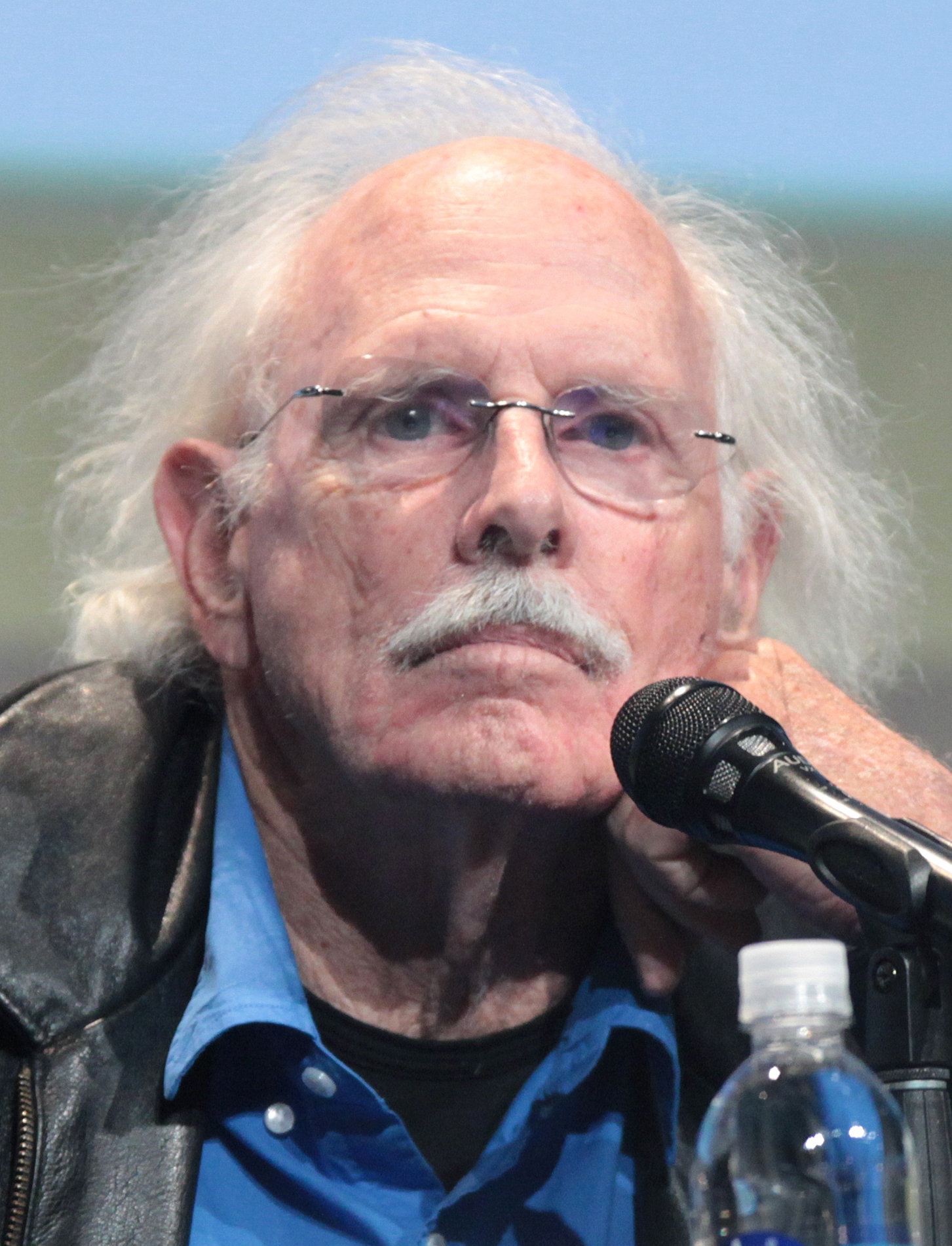 Den 88-år gammal 183 cm lång Bruce Dern i 2024