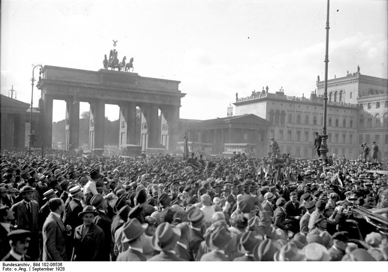 File:Bundesarchiv Bild 102-06536, Berlin, Rückkehr des "Eisernen Gustav" aus Paris.jpg