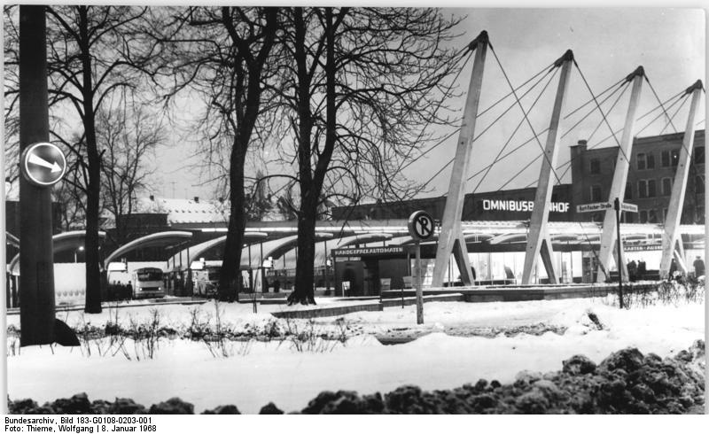 File:Bundesarchiv Bild 183-G0108-0203-001, Chemnitz, Bus-Bahnhof, Winter, Abend.jpg