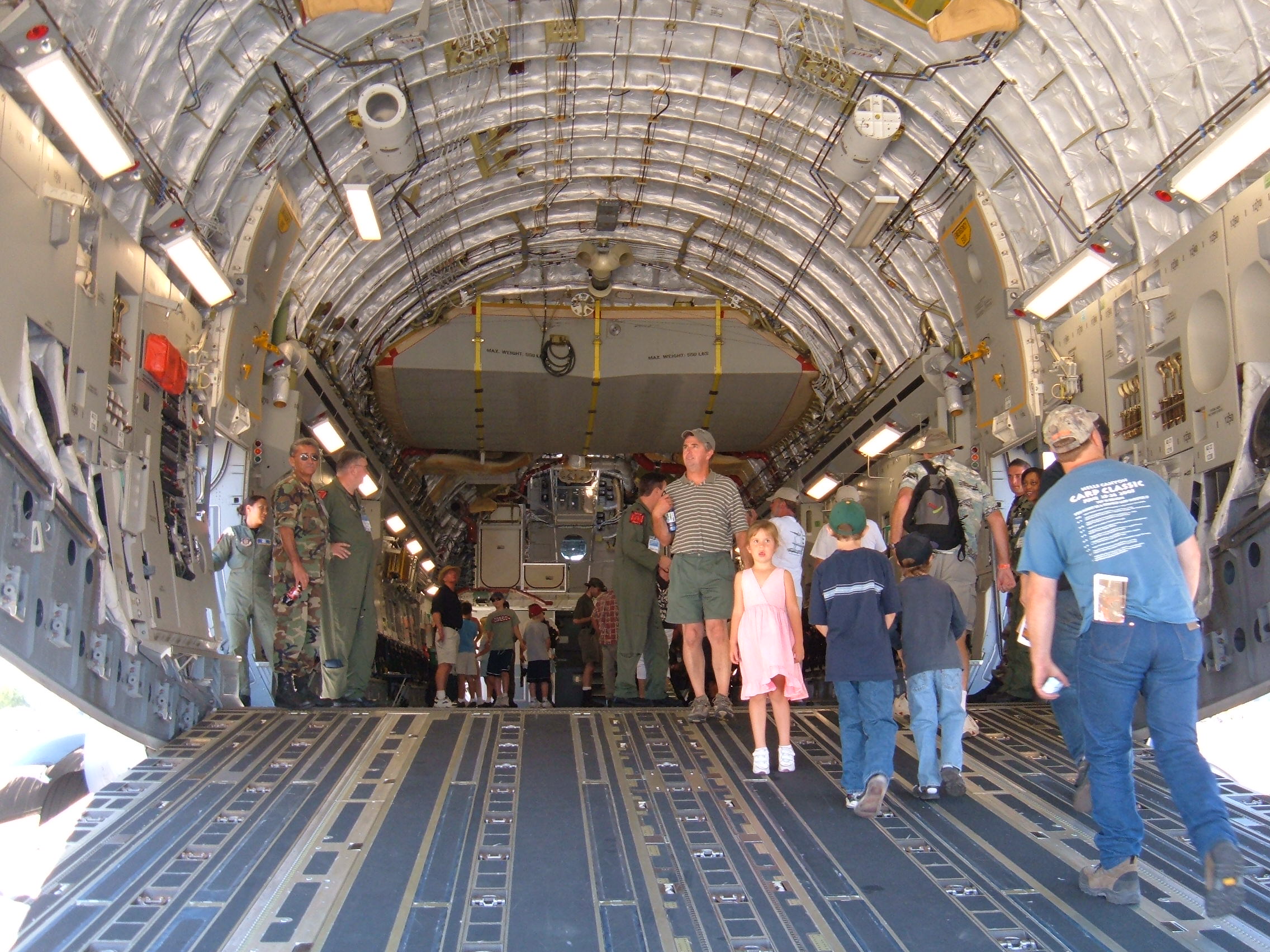 C 17 приняли. C-17 Cargo Ramp. C130 c17. Выгружение в c-17. Фото в открытую рампу самолета c 130.