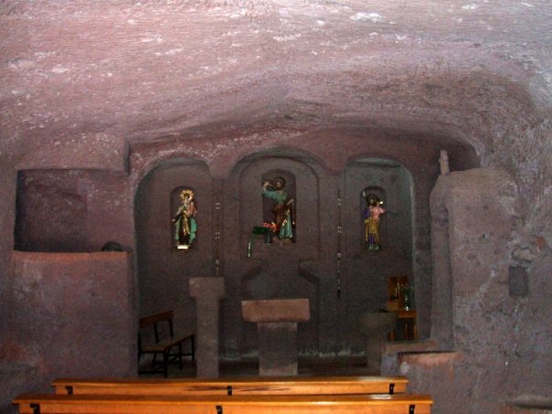 File:Chiesa grotta.jpg