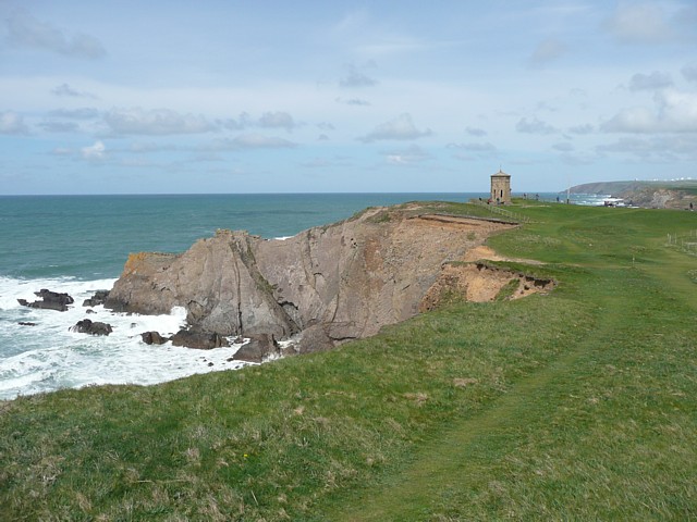 File:Compass Point and Tower, Bude - geograph.org.uk - 1327394.jpg