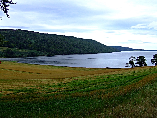 File:Creich Farmland and the Dornoch Firth - geograph.org.uk - 238046.jpg