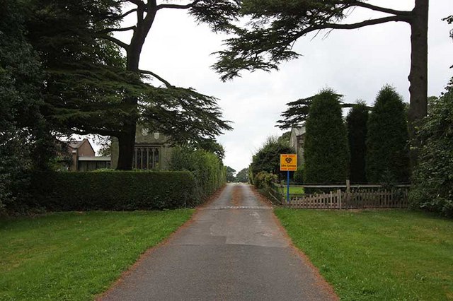 File:Driveway to Blithfield Hall, Admaston - geograph.org.uk - 927445.jpg