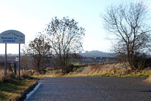 File:Entering Dundee from Duntrune - geograph.org.uk - 1124297.jpg