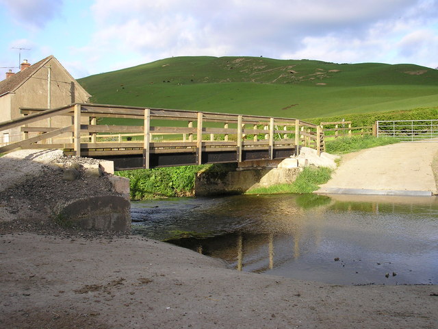 File:Footbridge and Ford, Howden - geograph.org.uk - 804092.jpg