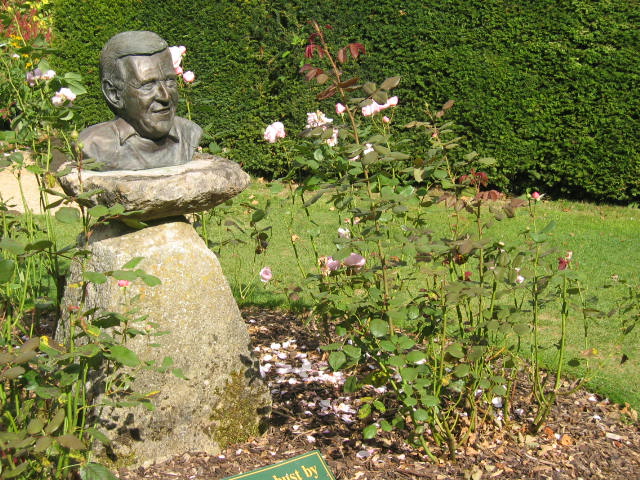 Bust of Hamilton in his garden, [[Barnsdale Gardens]], in [[Rutland]]