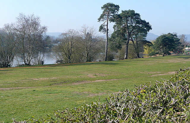 File:Heath Pond - geograph.org.uk - 2329103.jpg