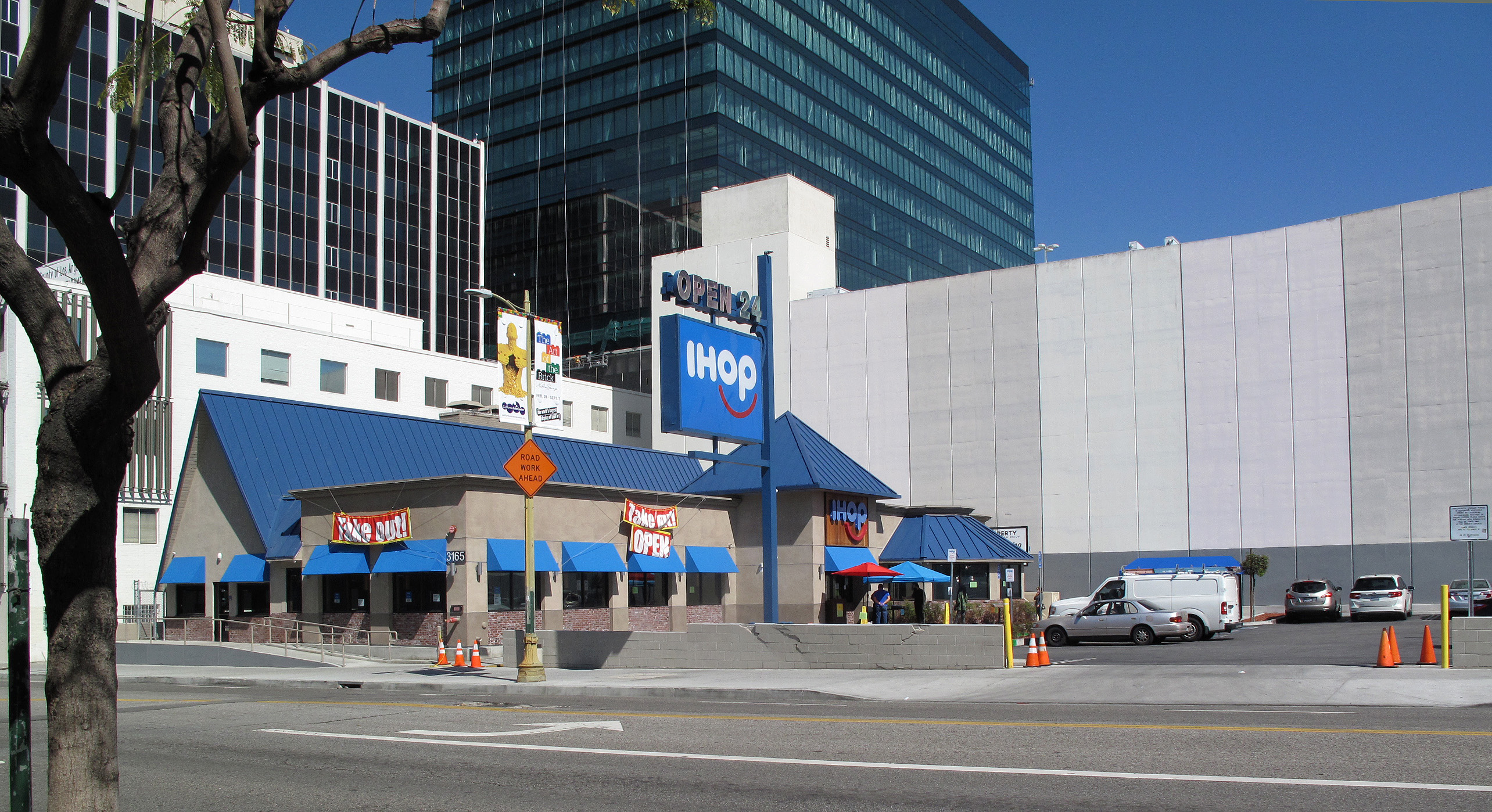 File:IHOP Takeout signs Los Angeles April 2020.jpg - Wikimedia Commons