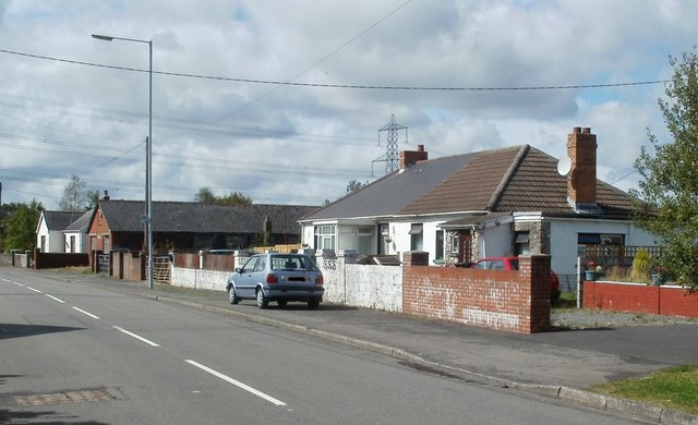 File:Khartoum Terrace bungalows, Onllwyn - geograph.org.uk - 2680313.jpg