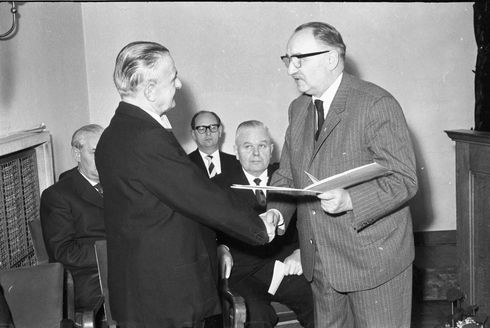 Oskar Eggert (rechts) als Sprecher der Pommerschen Landsmannschaft, 1963