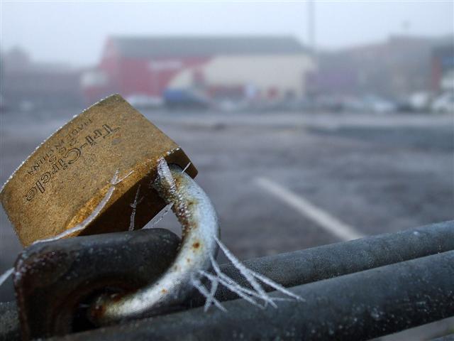 File:Locked up, Supervalu car-park, Omagh - geograph.org.uk - 1062993.jpg