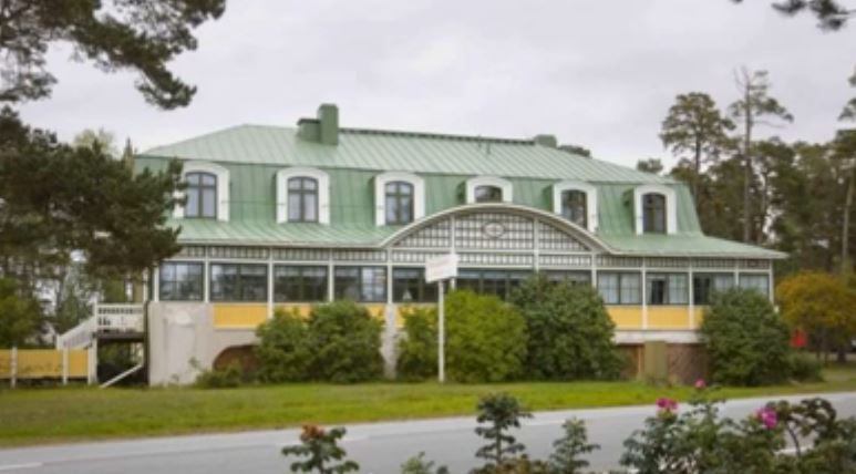 File:Mäntyluodon hotelli.JPG