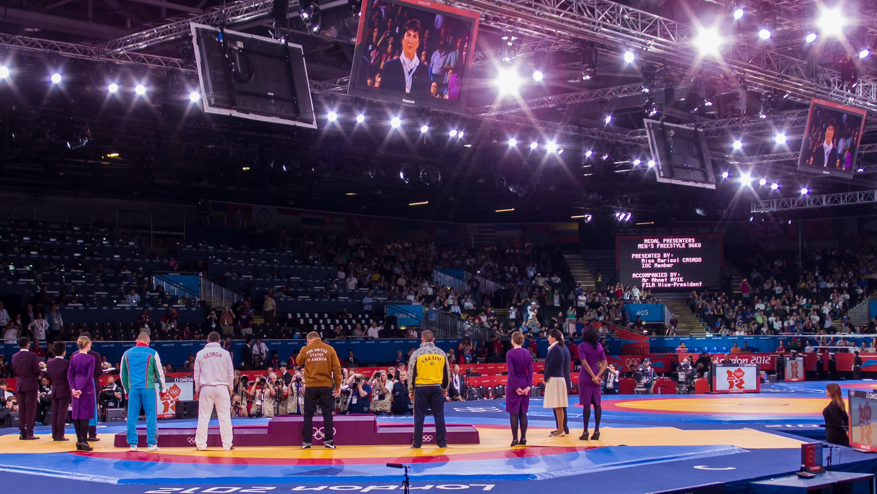 File:Olympic Freestyle Wrestling at Excel - 96kg Gold Medal Winner - Victory Ceremony - Wikimedia Commons