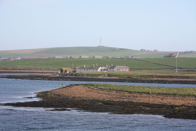 File:Outer and Inner Holm - geograph.org.uk - 1361996.jpg