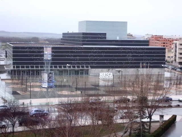 File:Palacio de congresos huesca.jpg