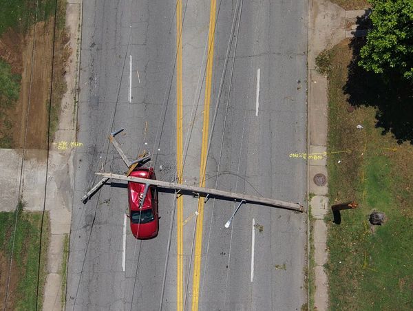 File:Pole On Car.jpg