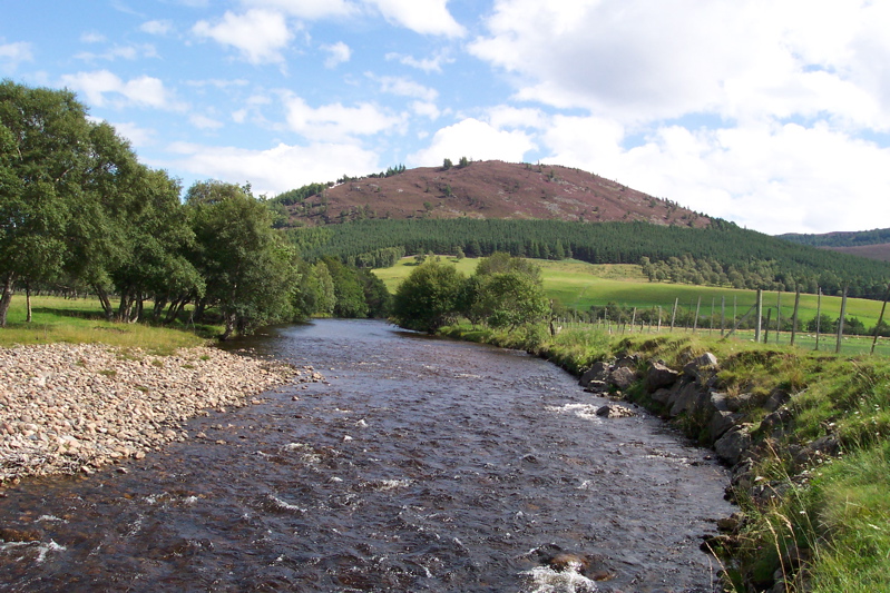 Datei:River Dee near Braemar, Aberdeenshire.jpg