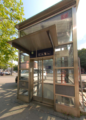 File:Rosenheimerplatz Lift.png