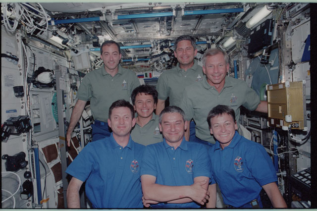 File:STS111-320-007 - STS-111 - STS-111 UF-2 and Expedition Five crews group portrait in U.S. Lab - DPLA - 059be335890758e1a9d16b8aae27a0c5.jpg