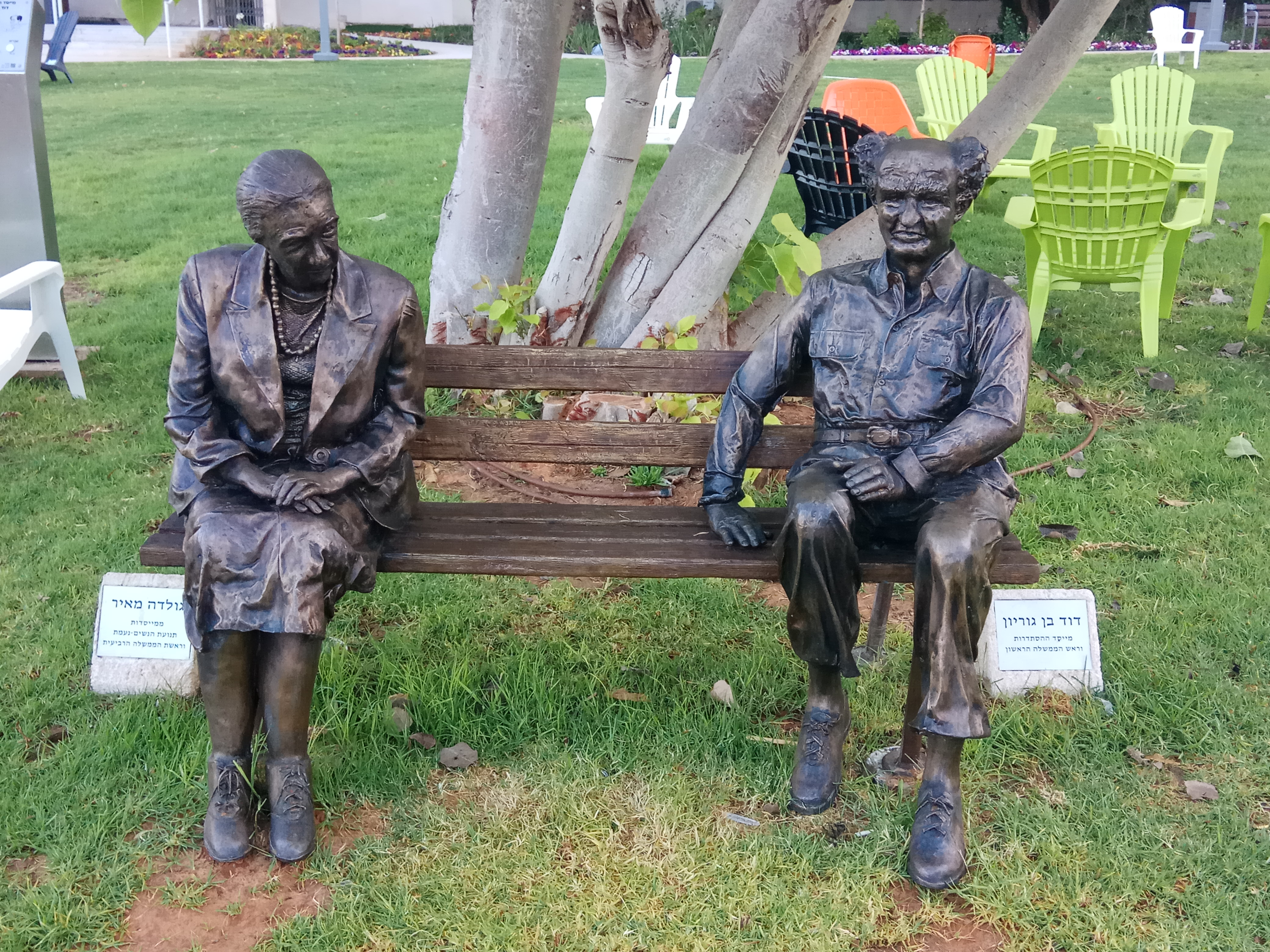 קובץ:Statues of Golda Meir & David Ben Gurion in the Histadrut's Garden in Tel Aviv.jpg – ויקיפדיה