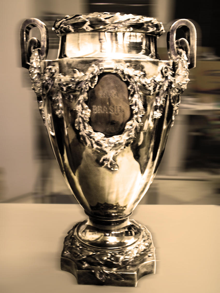 Para você, qual é o modelo da taça do campeonato brasileiro mais bonito? :  r/futebol