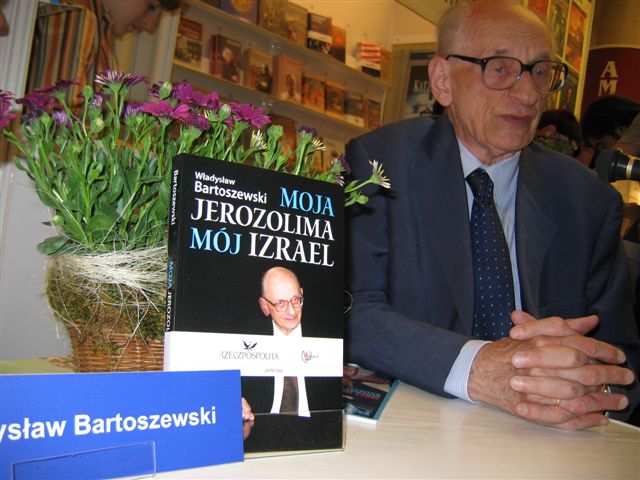 Władysław Bartoszewski promuje swoją książkę pt. Moja Jerozolima, mój Izrael, Warszawa, 21 maja 2005