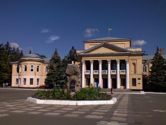 File:Площадь с памятником В.И.Ленину перед бывшим Горсоветом - panoramio.jpg