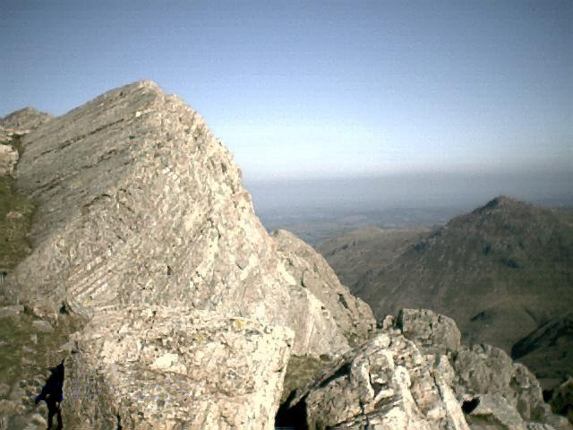 File:021 Bow Fell Rocks and South East view.JPG