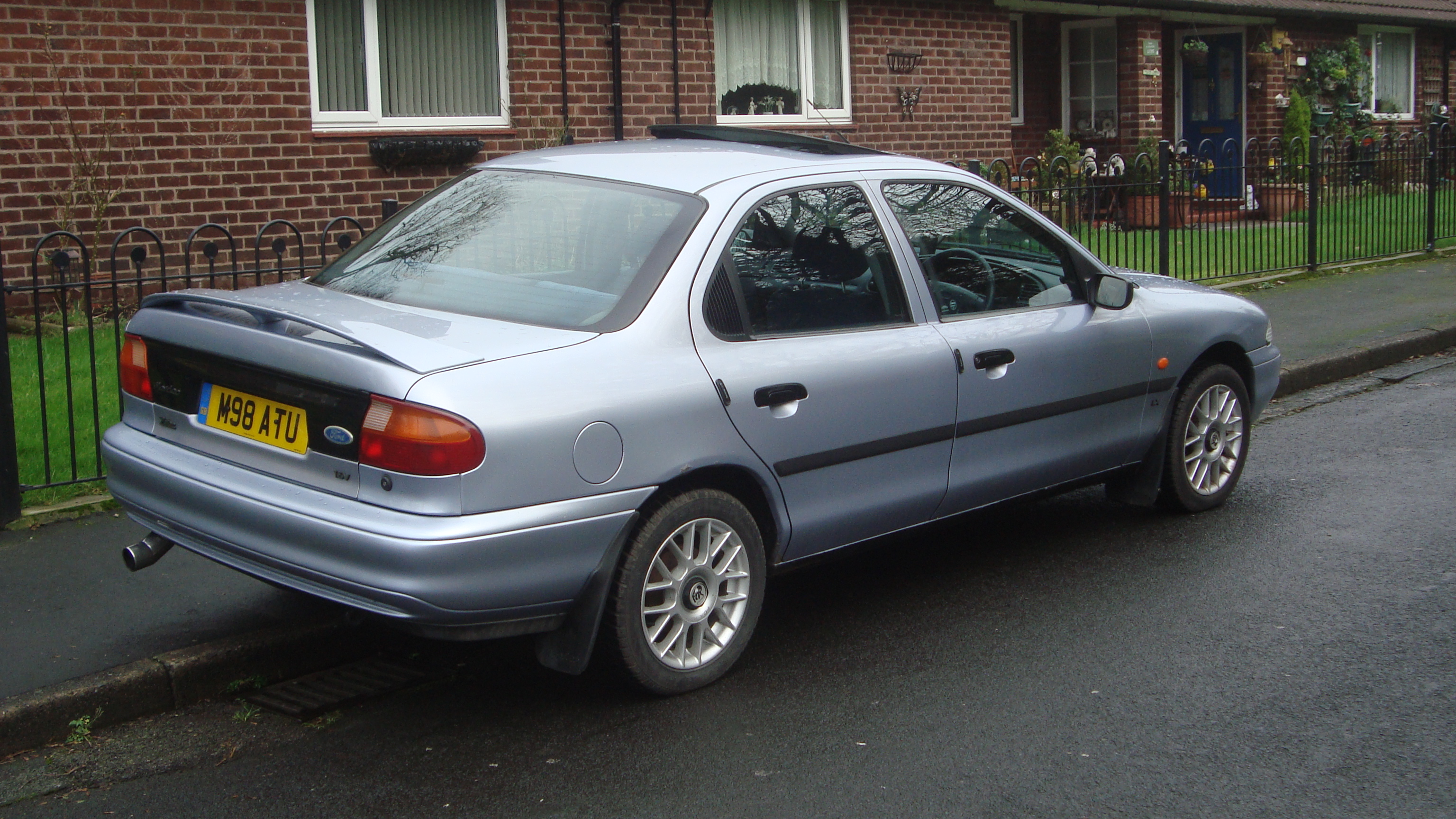 Форд мондео 1.6 купить. Ford Mondeo 1995 1.8. Форд Мондео 2 1995. Форд Мондео 1 1995. Форд Мондео 1995 1.8 бензин.