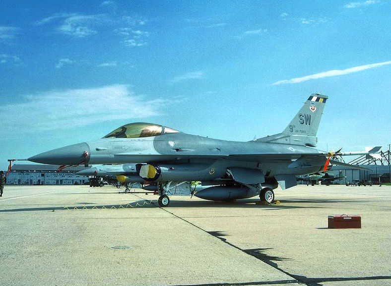 File:19th Fighter Squadron - General Dynamics F-16C Block 42F Fighting Falcon 89-2098.jpg