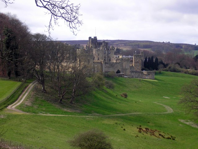 File:Alnwick Castle - geograph.org.uk - 753599.jpg